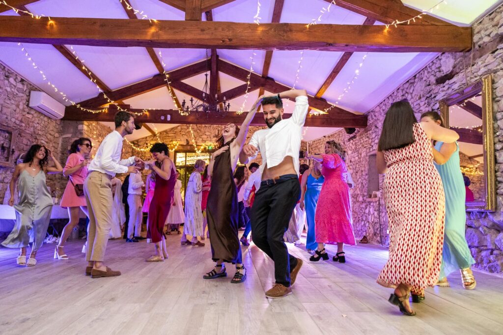 photos de soirée de mariage à la bastide de lussan